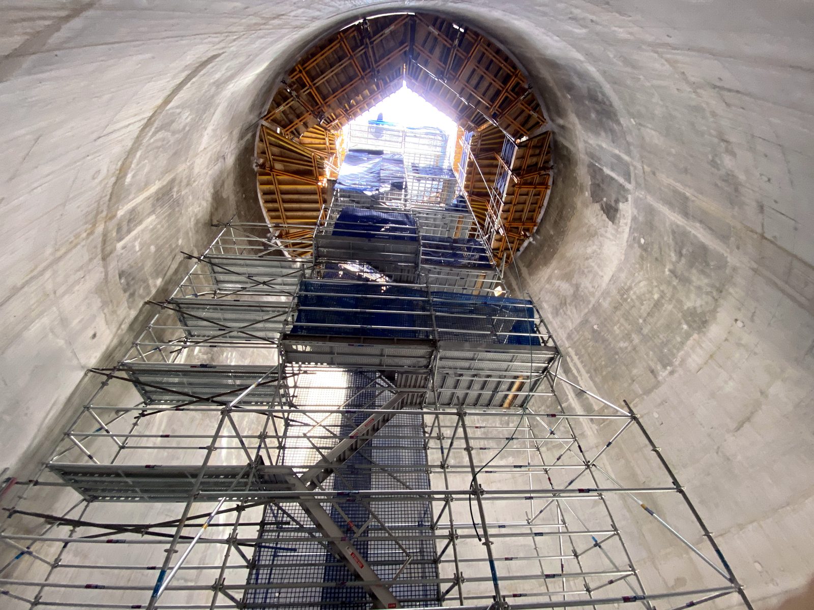 Scaffold access inside a concrete shaft